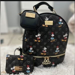 Beautiful original Disney backpag with her wallet together.